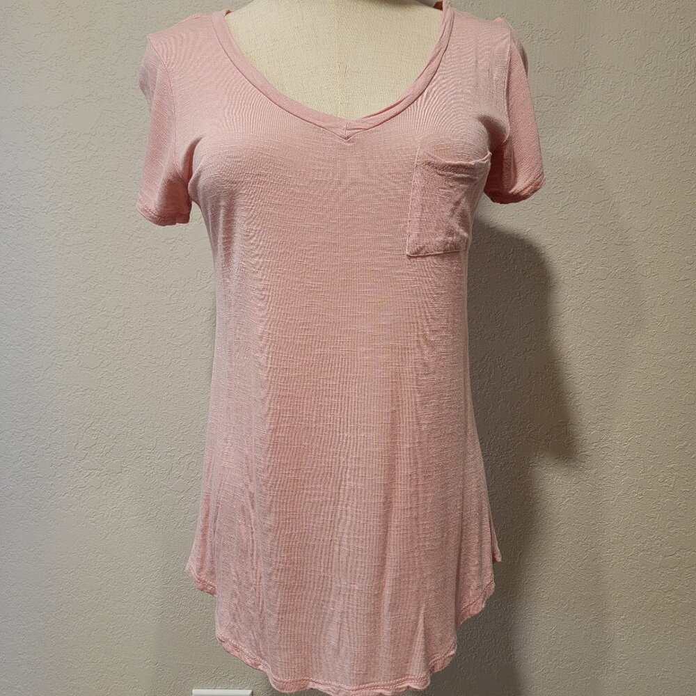 Bozzolo Women's Tee, Blush, SZ Large. Soft and Comfy! Excellent Condition!